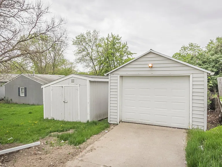 204 E Franklin Ave — Photo 11