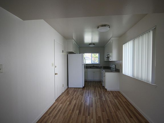 4th image of 1258 Flora Ave