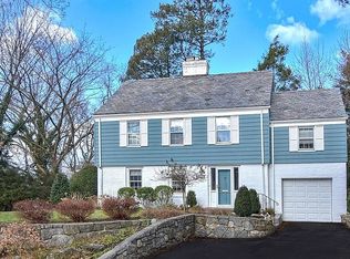 9 Monfort Rd, Port Washington, NY 11050