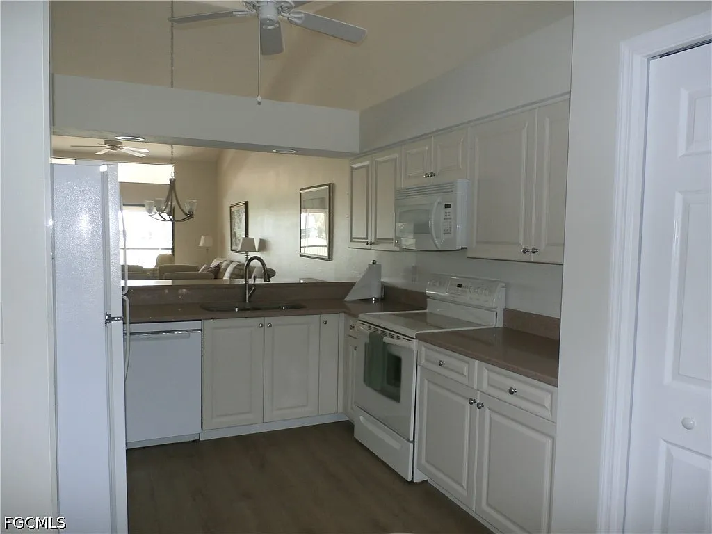 2 bed, 2.0 bath, 1336 sqft, $5,000 — Photo 4