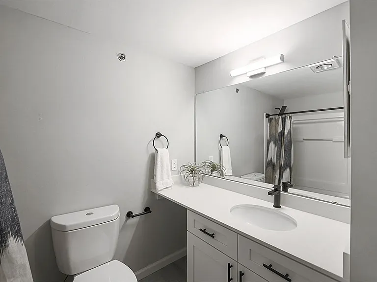 Rivers Edge Apartments — Photo 13
