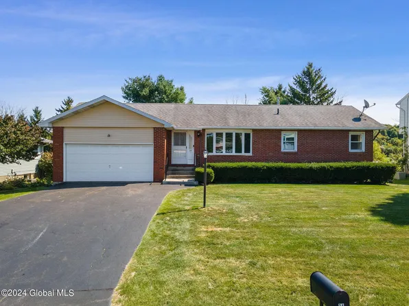 34 Galileo Way, Latham, NY 12110