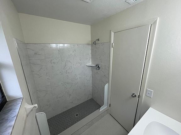 5th image of 1007 Pennsylvania Ave #1
