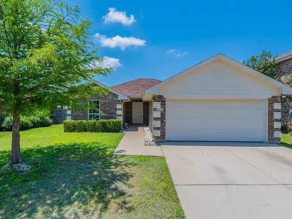 2201 Memphis St, Ennis, TX 75119
