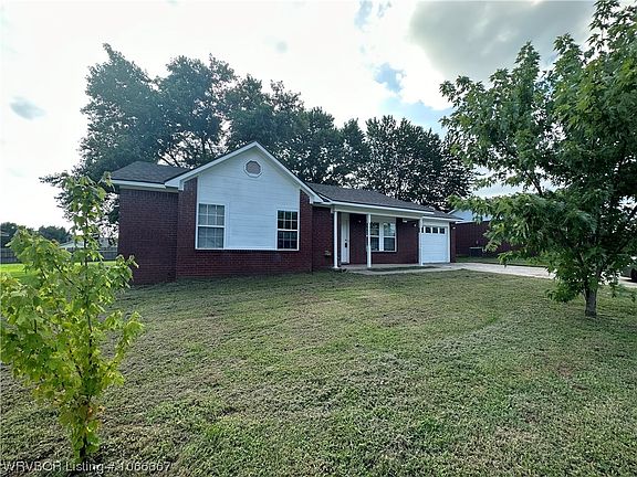 2nd image of 2203 Pebble Cir