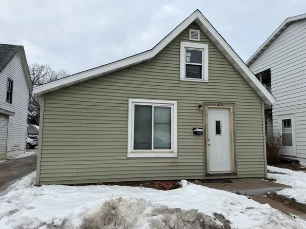 1307 Broadway St S, Menomonie, WI 54751
