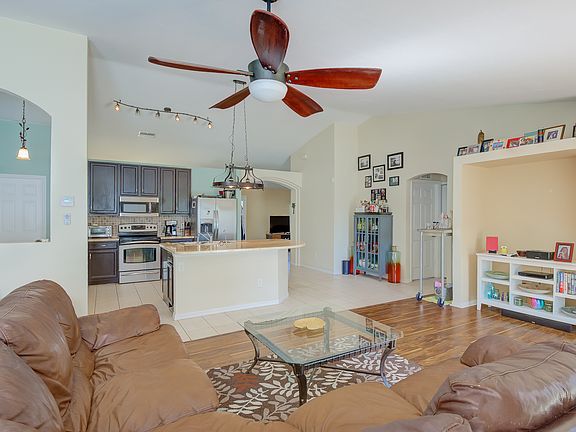 5th image of 3605 NE 17th Pl