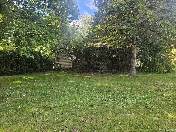 3rd image of 659 Boyd St