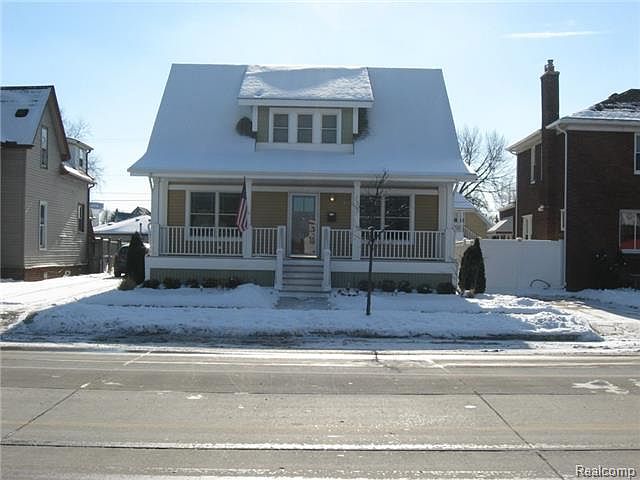 1st image of 1147 Oak St