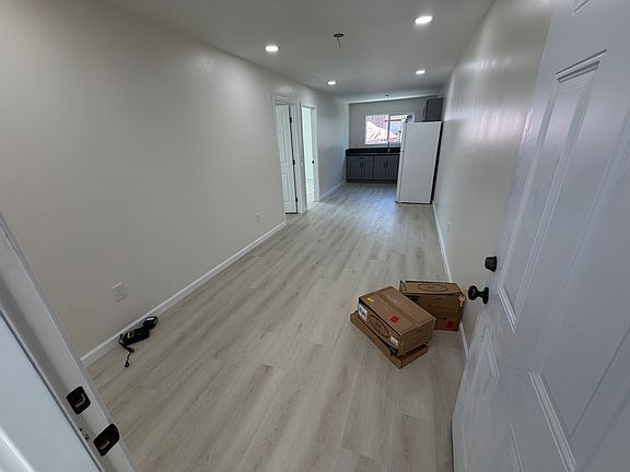 4th image of 942 Akepo Ln #E