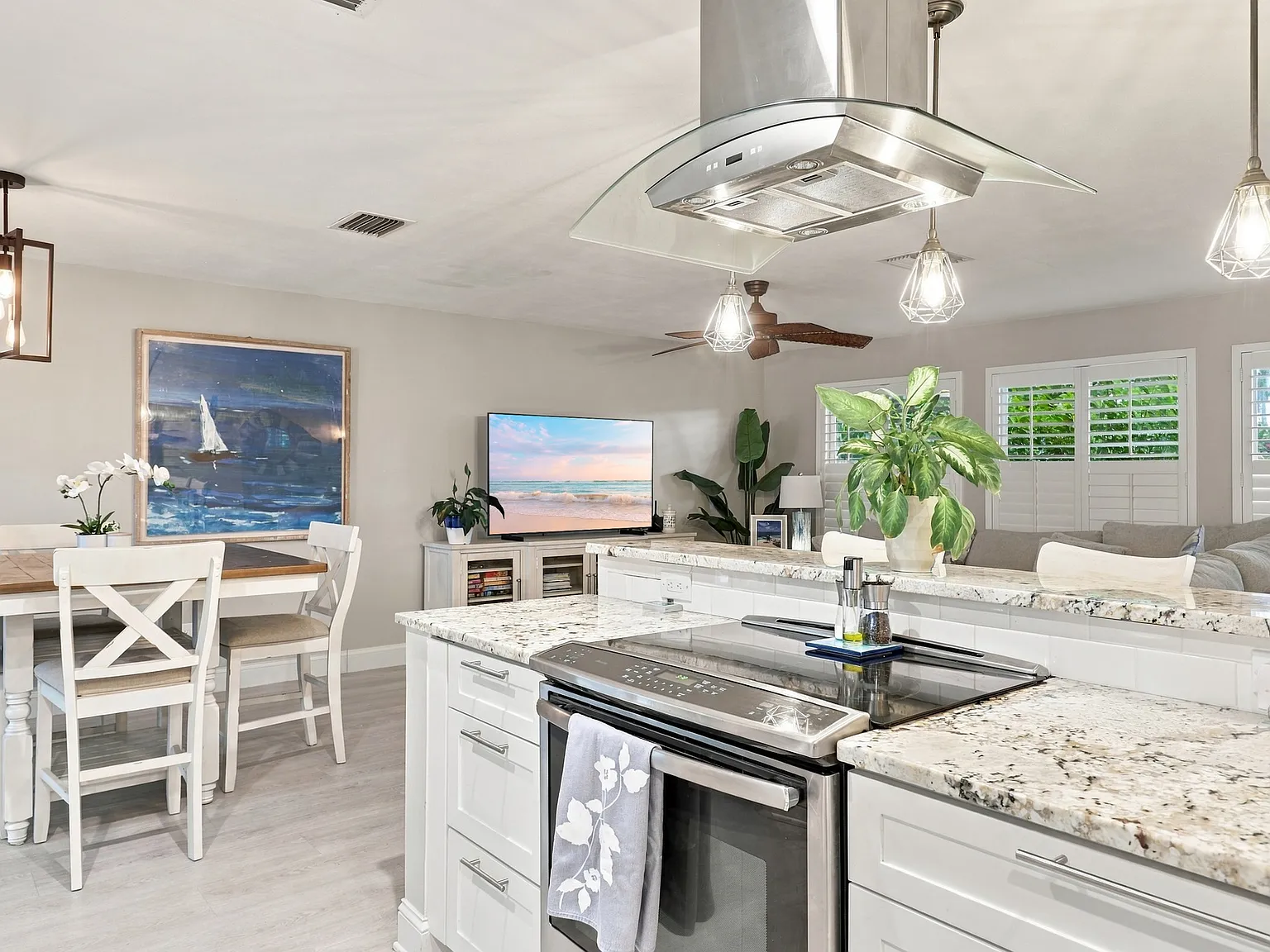 5403 Bayshore Ave — Photo 1