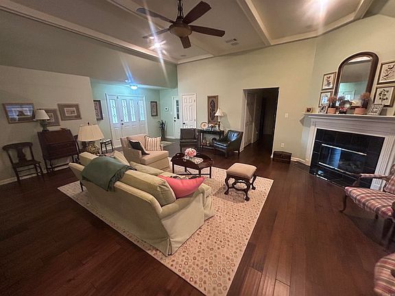 2nd image of 412 Country Squire Ln