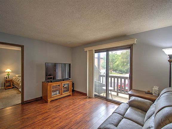 3rd image of 464 Woodside Trl #A-2