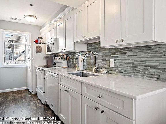 3rd image of 131 Hiering Ave #B10
