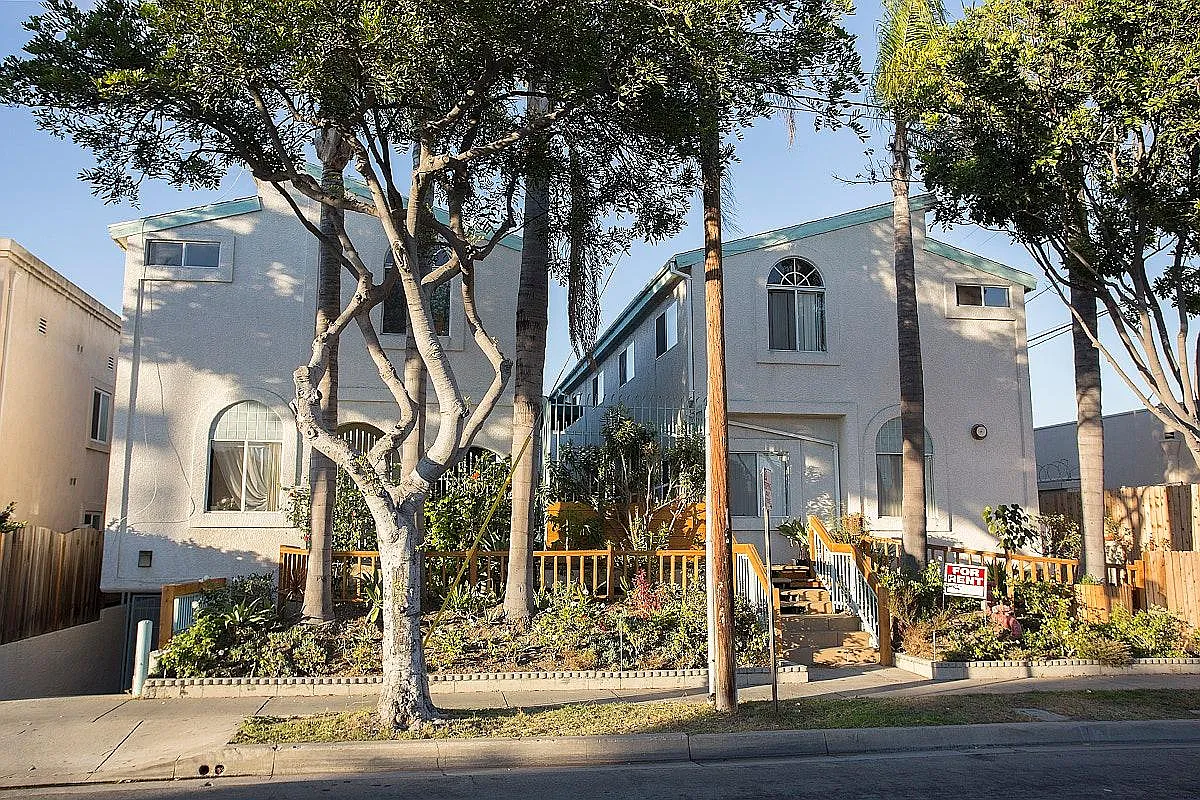 2 bed, 1.5 bath, 1050 sqft, $3,100 — Photo 1