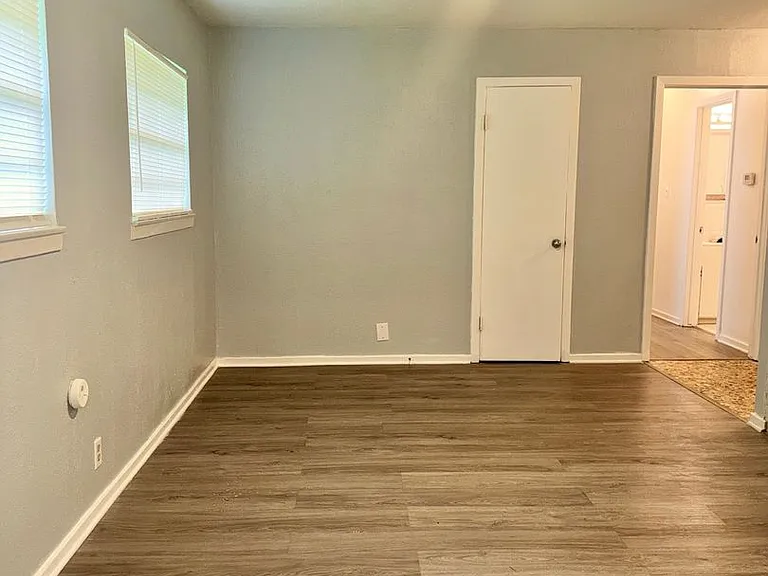 5755 Schevers St — Photo 13