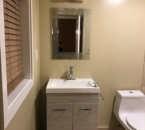 4th image of 717 10th Ave