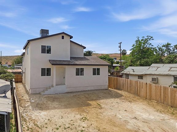 2nd image of 1019 Stevens St