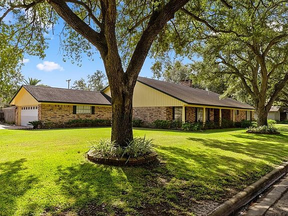 4th image of 3012 Encino Ave