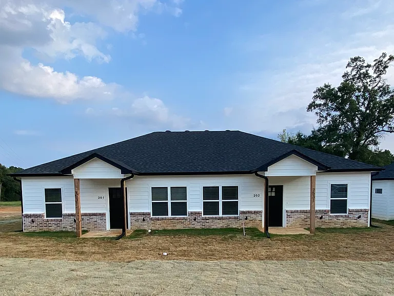 7531 FM 1845 #301 — Photo 1