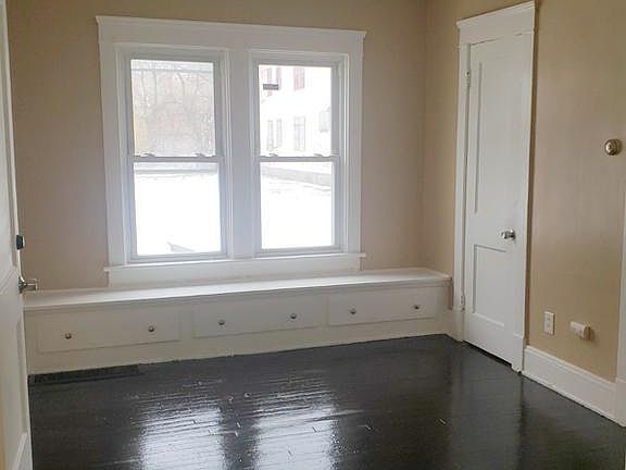 4th image of 691 E 130th St