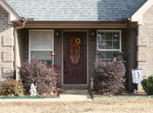 2419 Country Club Rd, Senatobia, MS 38668