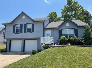815 SE 16th Ter, Oak Grove, MO 64075