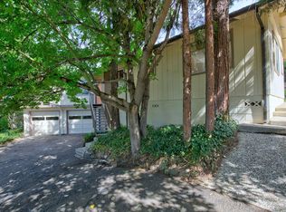 324 N 6th Ave, Gold Hill, OR 97525