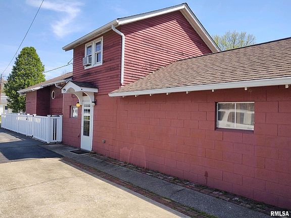 2nd image of 121 W Homer Ave