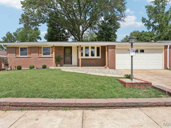 2615 Camino Dr, Saint Louis, MO 63125