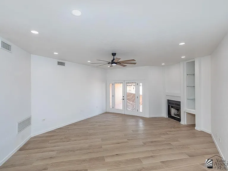 2174 S Del Valle Way — Photo 6