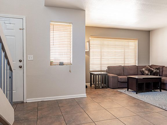 3rd image of 85 Acoma Blvd S APT 5