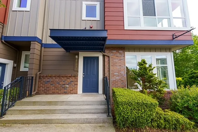 2405 NE Park Dr — Photo 3