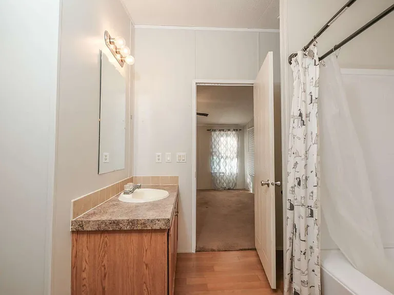 1483 Kemp Rd — Photo 15