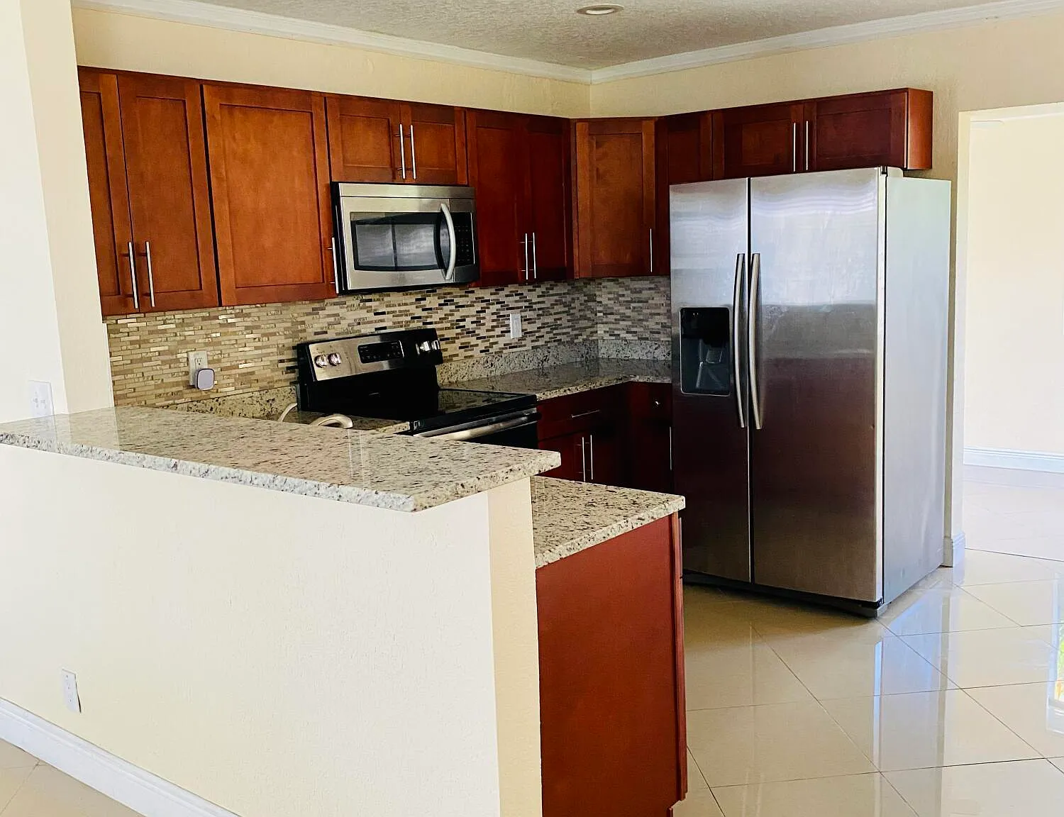 2 bed, 1.0 bath, 1044 sqft, $2,300 — Photo 2