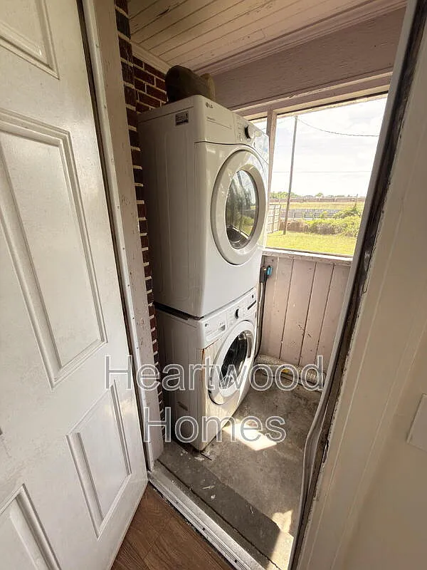 3 bed, 1.0 bath, 1000 sqft, $1,295 — Photo 4
