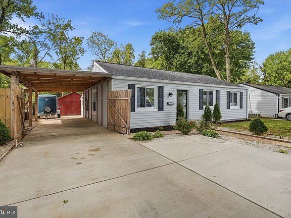 5th image of 1715 Saunders Way