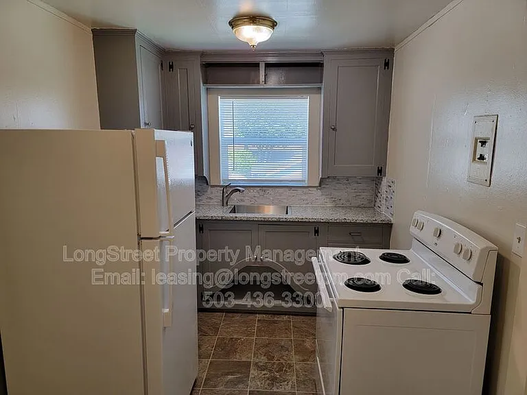 205 NW Kings Blvd #11 — Photo 4
