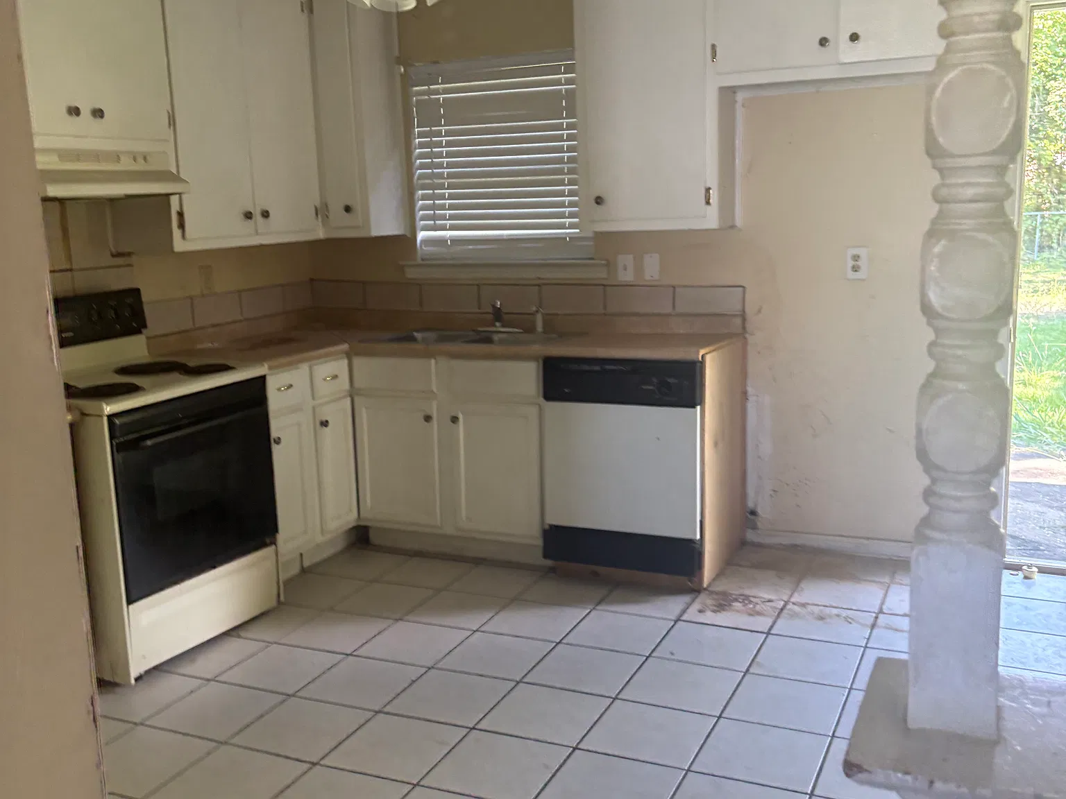 3 bed, 1075 sqft, $1,550 — Photo 3