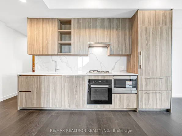 68 Esther Shiner Blvd, Toronto, ON