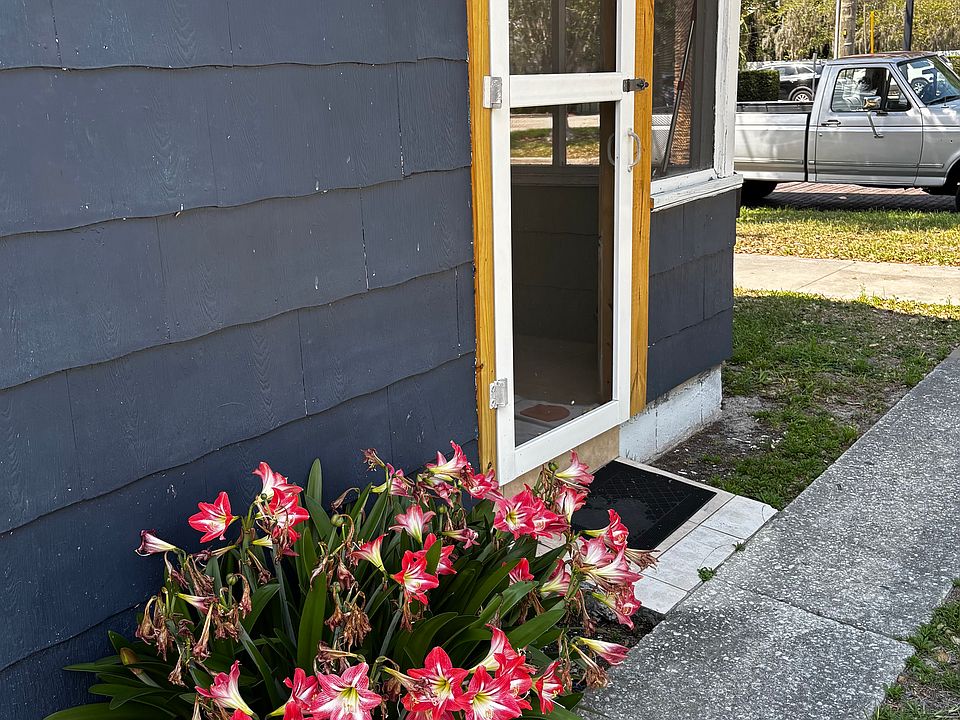 1st image of 206 Hillcrest St