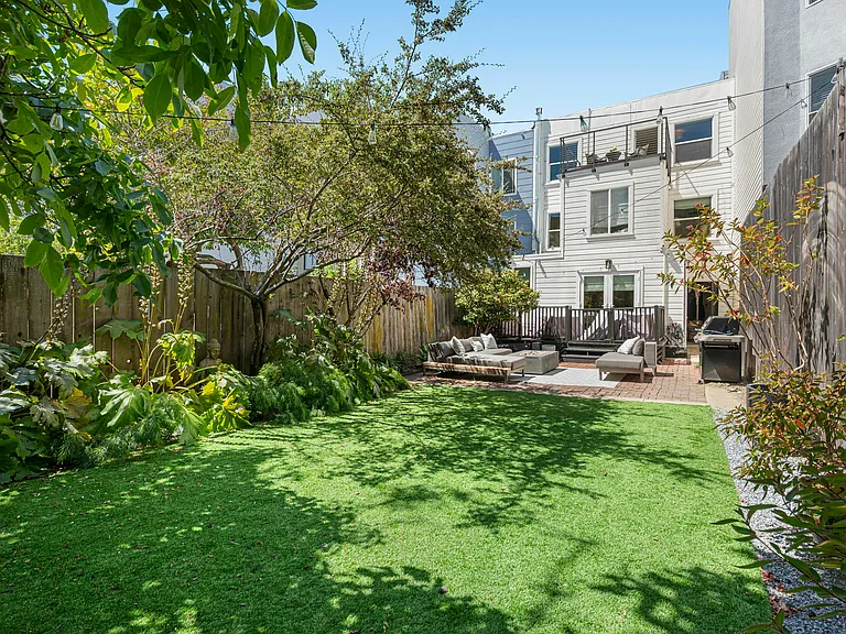 2637 Chestnut St — Photo 25