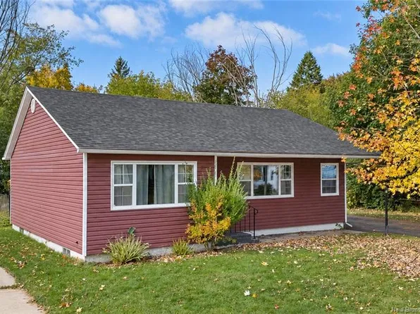 660 Philip St, Fredericton, NB E3A 2Y4