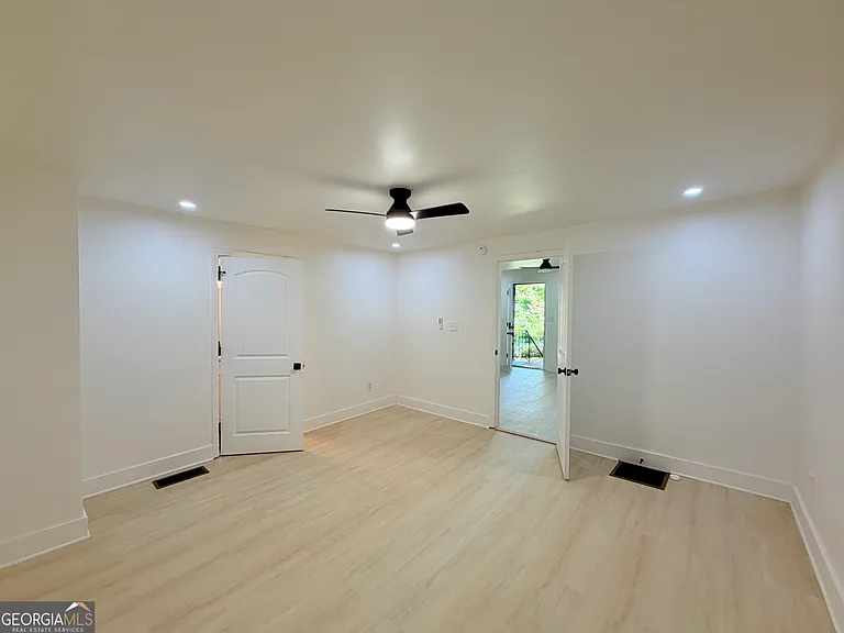 556 Church St NW — Photo 13