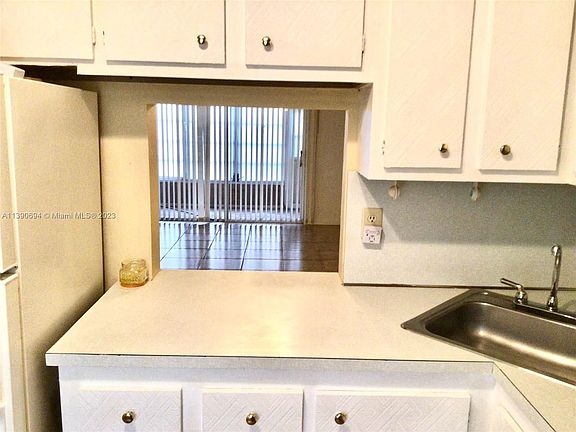 4th image of 6350 NW 62nd St APT 105