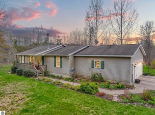 712 E 38th Rd, Cadillac, MI 49601