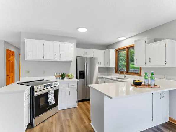 125 E Lake St, Waconia, MN 55387