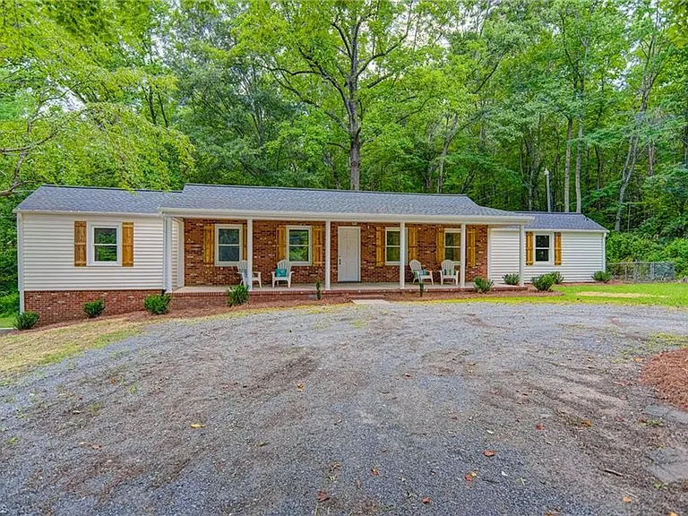 3790 New Walkertown Rd — Photo 2