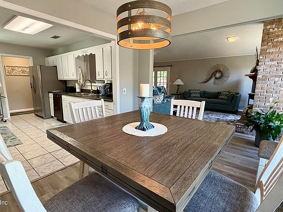 5th image of 1736 PAPAYA Drive N