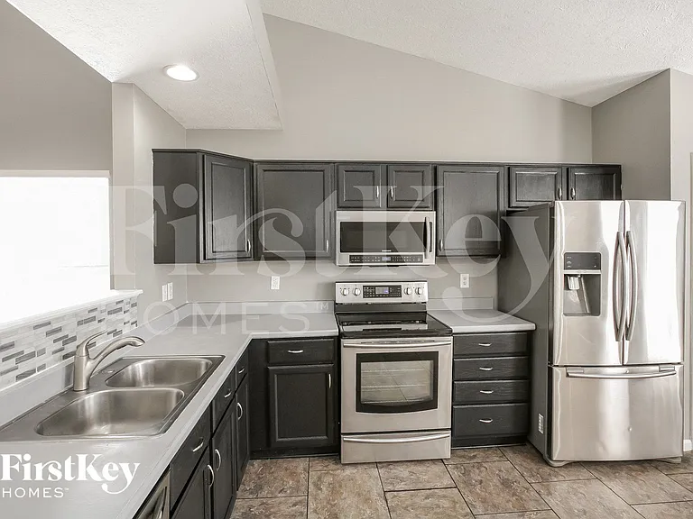 5720 Ashby Dr — Photo 6